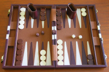 Backgammon là gì? Cách chơi Backgammon chuẩn cho người mới 